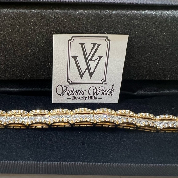 ๐ NEW VICTORIA WIECK BRACELET - Picture 3 of 3